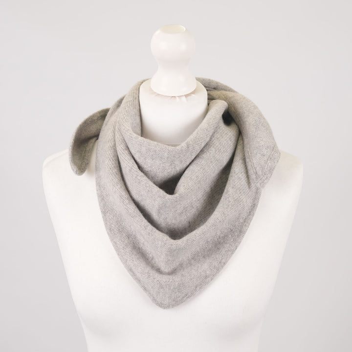 Women’s Luxury Ribbed Cashmere Triangle Scarf - OYSTER